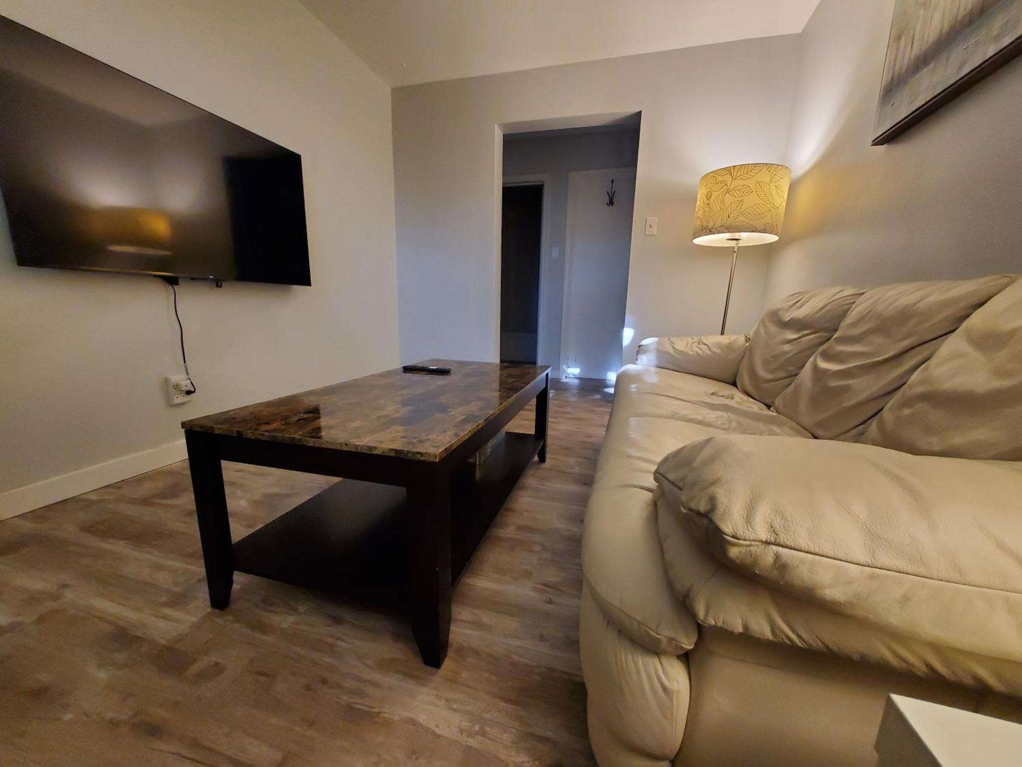 Modern Private 1Br Apt. W/Free Prkg + Fast Wi-Fi Sault Ste. Marie Eksteriør billede